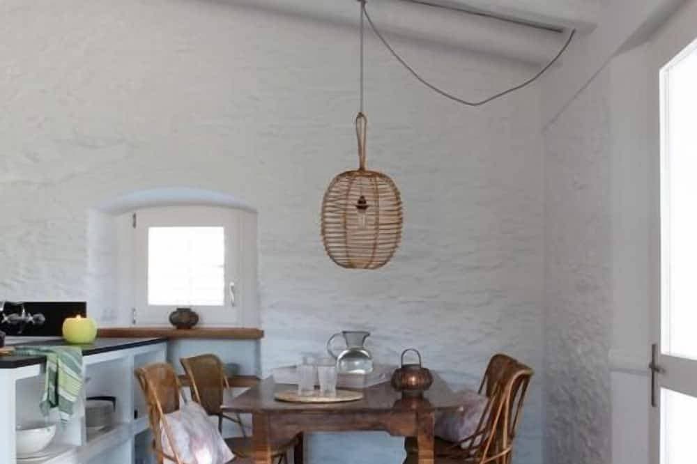 Foto 12 von 30: Haus mit Blick auf das Meer, Garten, Pool, private Garage centr0 von Cadaques,