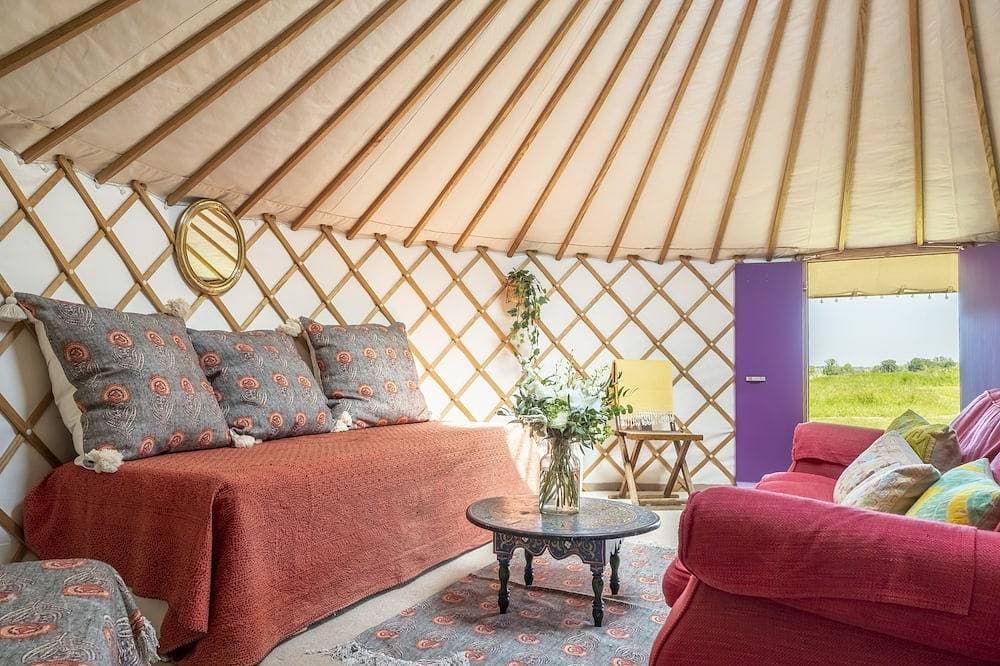 Foto 13 von 30: Luxury glamping with hot tub  - Valley View Yurt