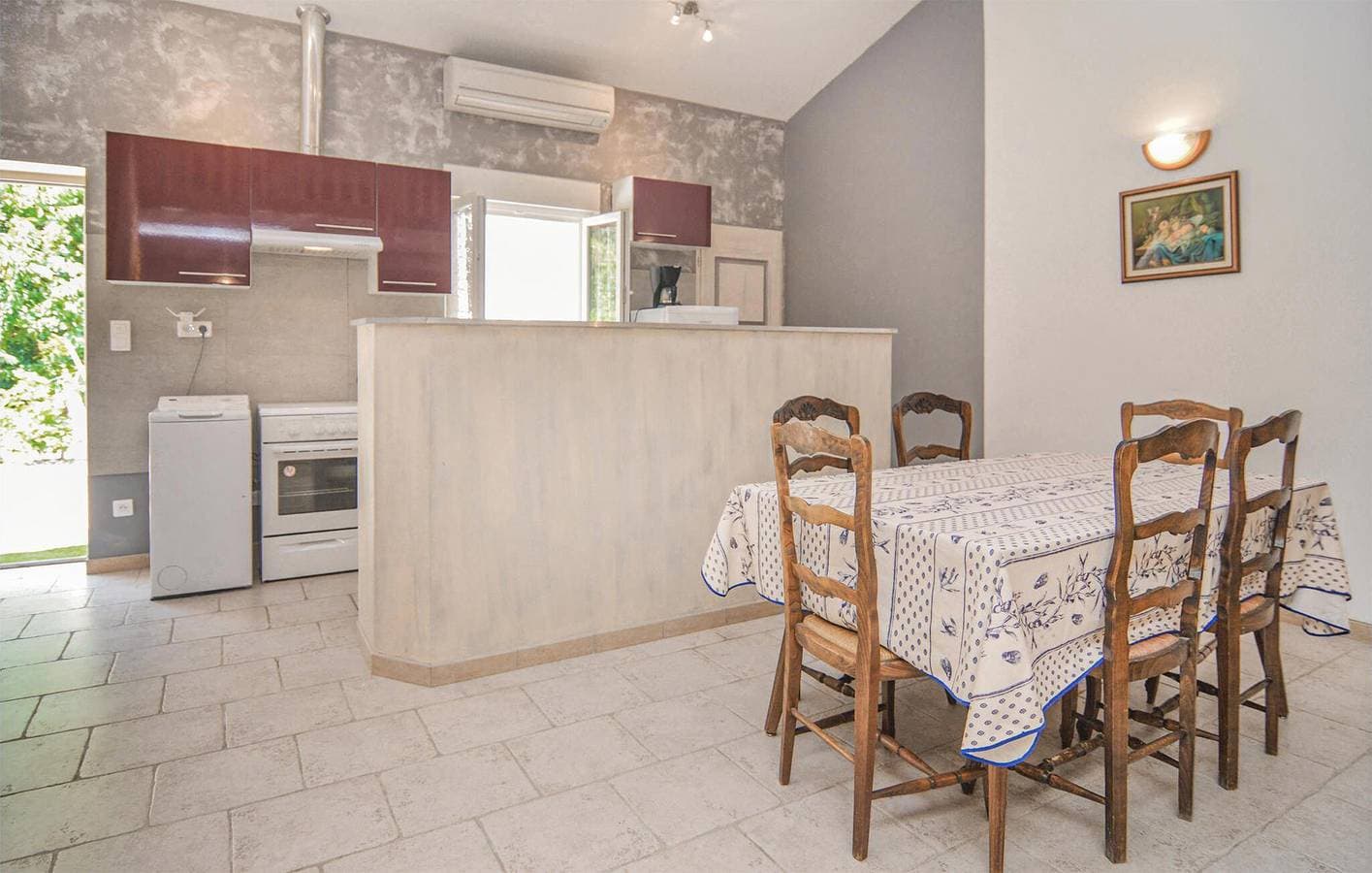 Foto 6 von 34: Gemütliche Wohnung mit Pool, Garten und Parkplatz in der Nähe von Rhone