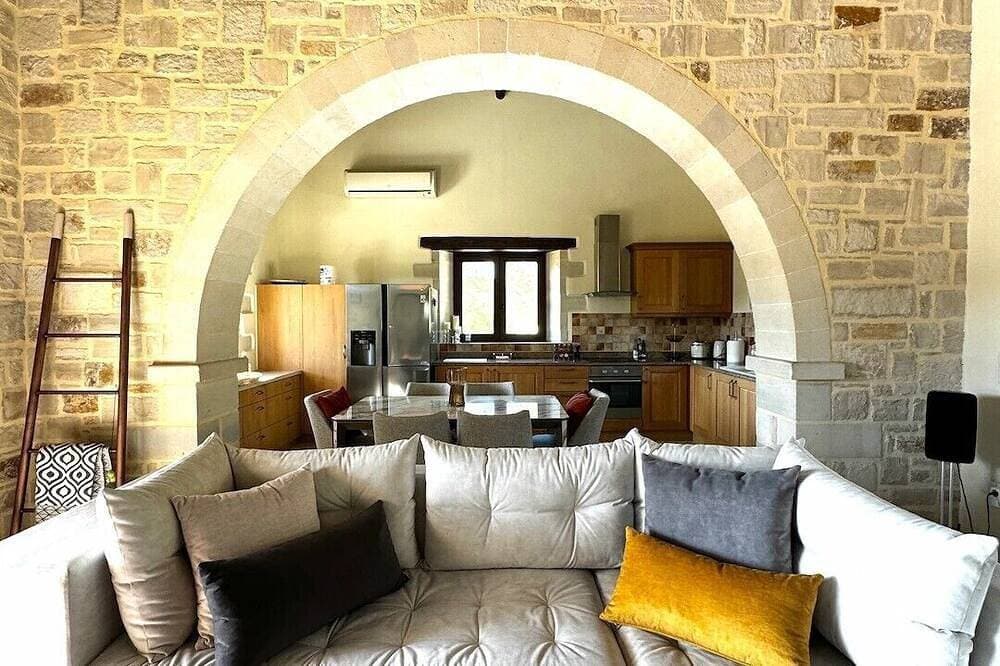 Foto 10 von 24: Luxury Crete Villa with Infinity Pool, Hot Tub & White Mountain Views