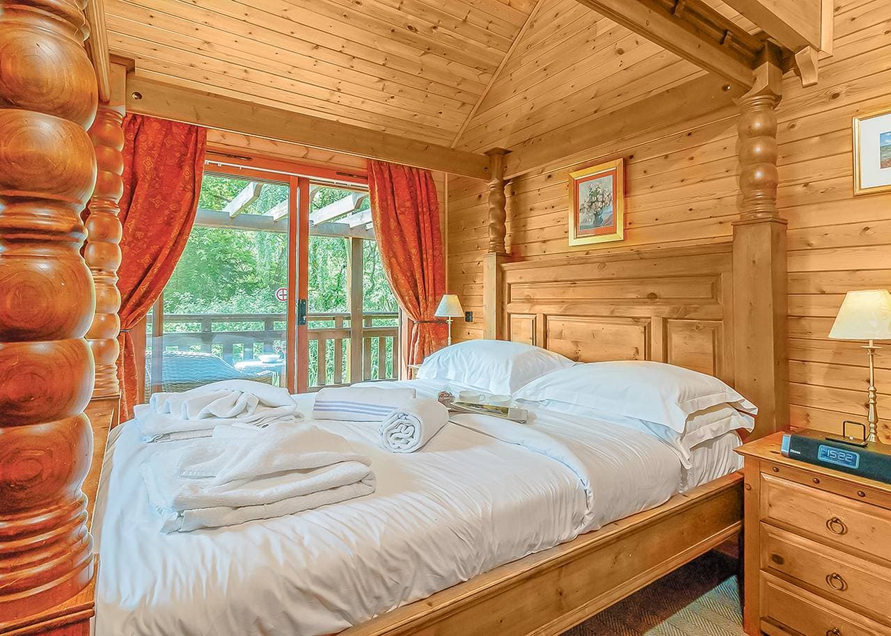 Foto 7 von 9: Falkner Watersedge Lodge