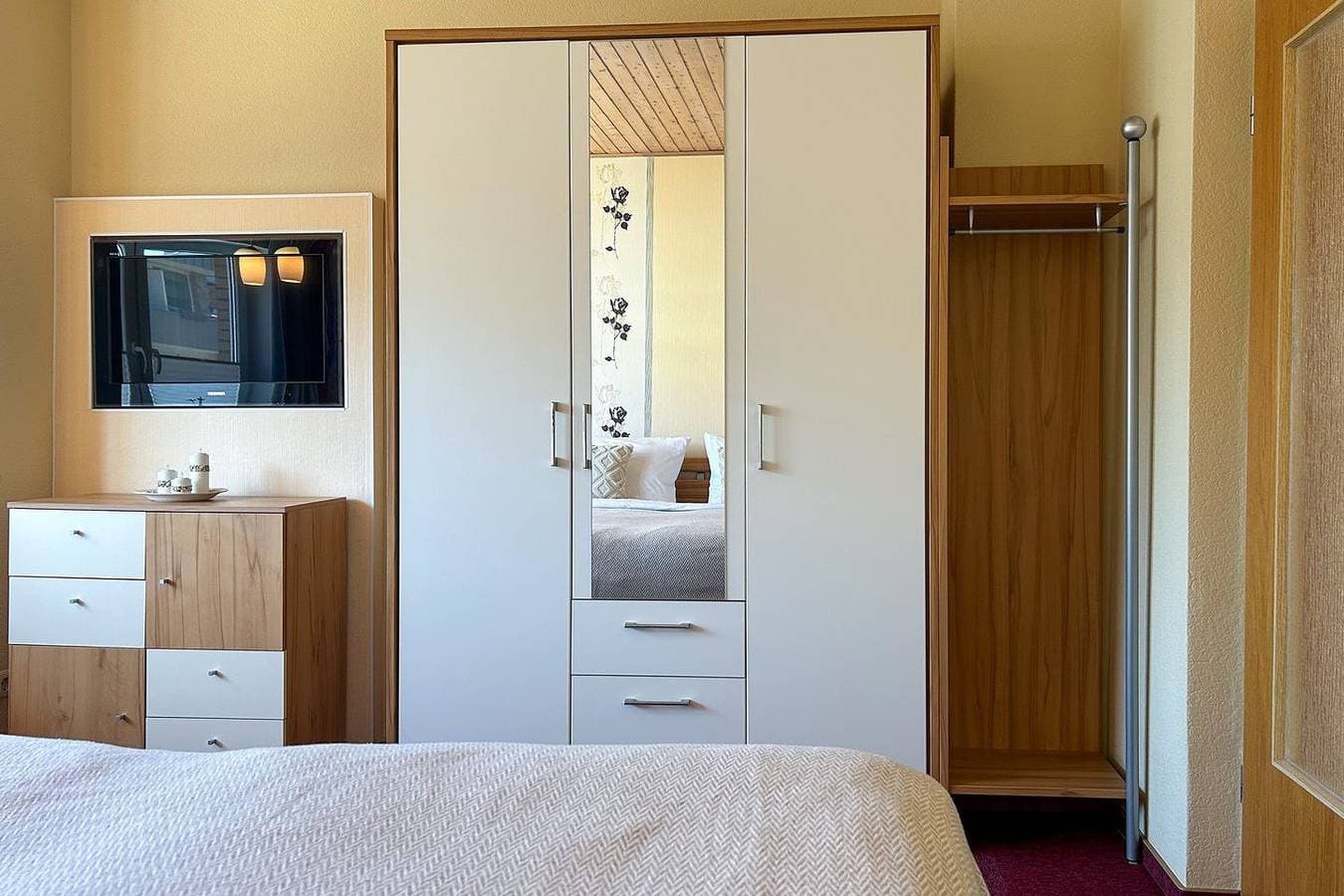 Foto 10 von 21: Strandnah und mit Meerblick: Ferienwohnung 4 im Haus Seeluft Duhnen