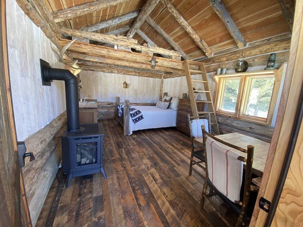 Foto 5 von 13: Fallensteller-Hütte auf der Firetower Ranch