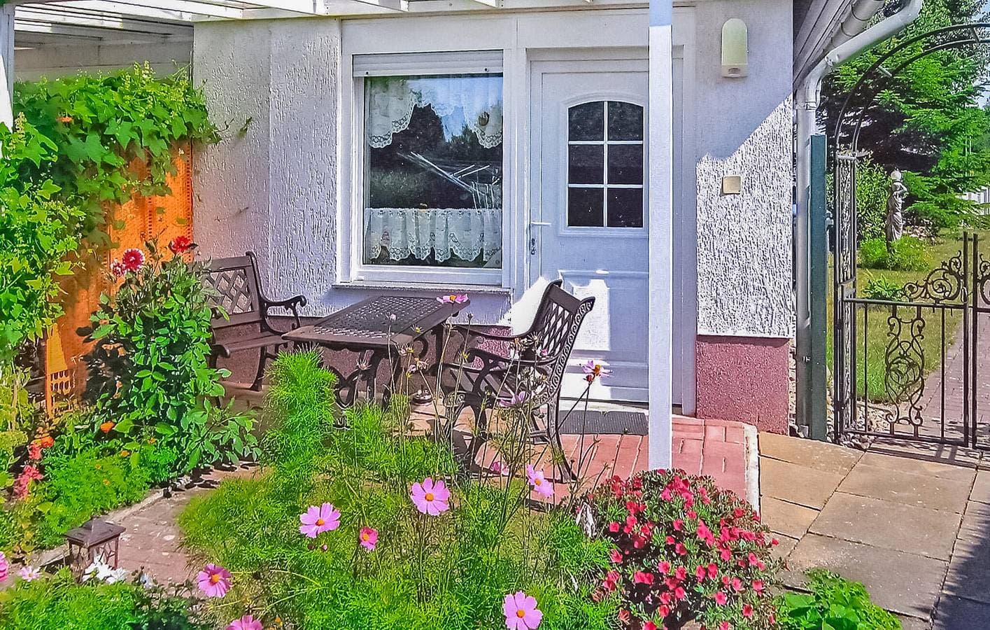 Gemütliche Wohnung mit Parkplatz, Terrasse und Gartenmöbeln 1,5km vom Lychensee entfernt 1