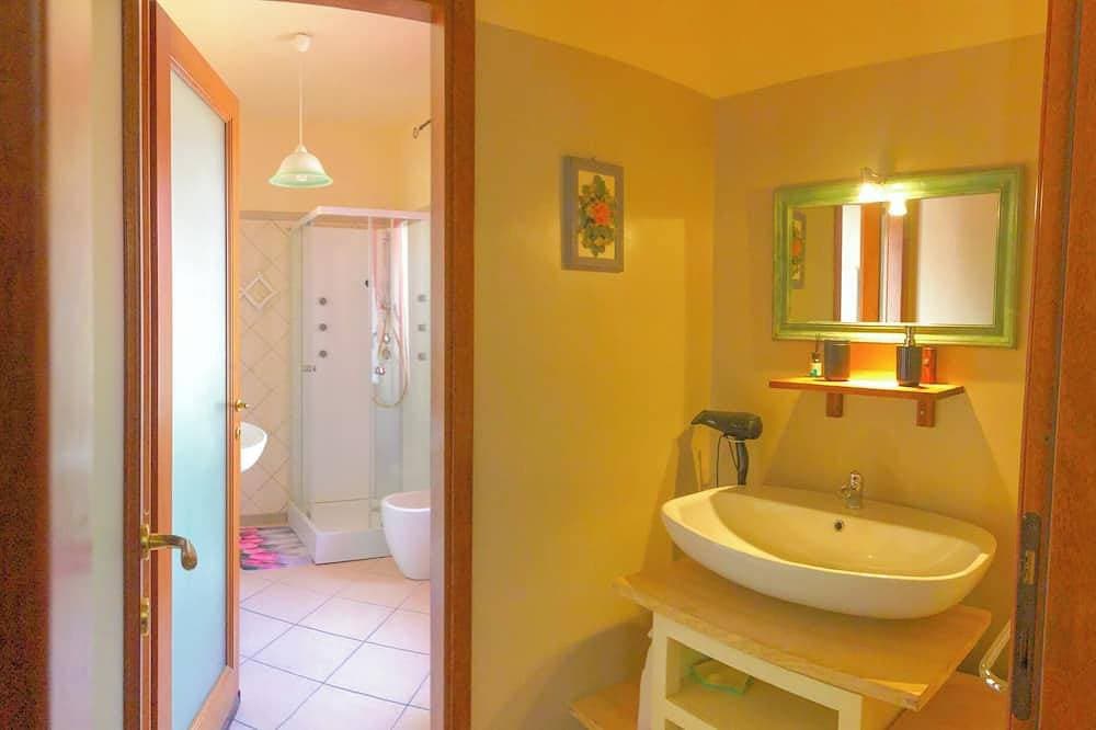 Foto 4 von 13: Biriala Apartment 1