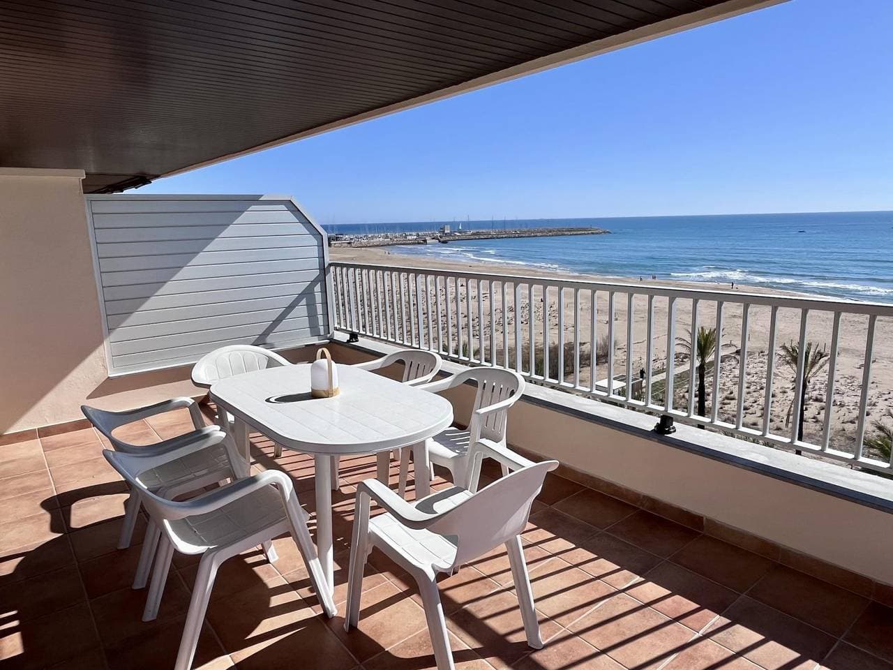 Foto 4 von 35: Großzügige Ferienwohnung direkt am Meer mit traumhaftem Ausblick