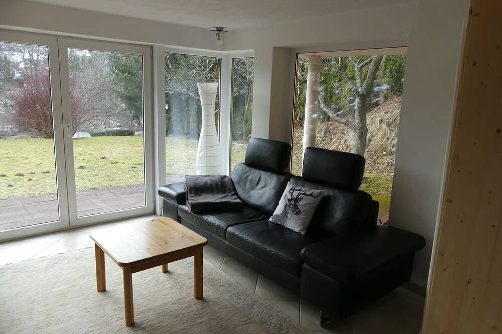 Foto 7 von 15: Renovierte, gemütliche Ferienwohnung mit anteiliger Gartennutzung