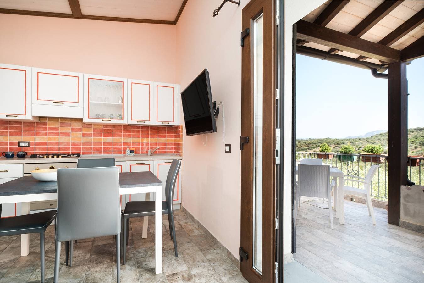 Foto 6 von 26: Ferienhaus 'Casa Stella' mit Blick auf den See, WLAN und Klimaanlage