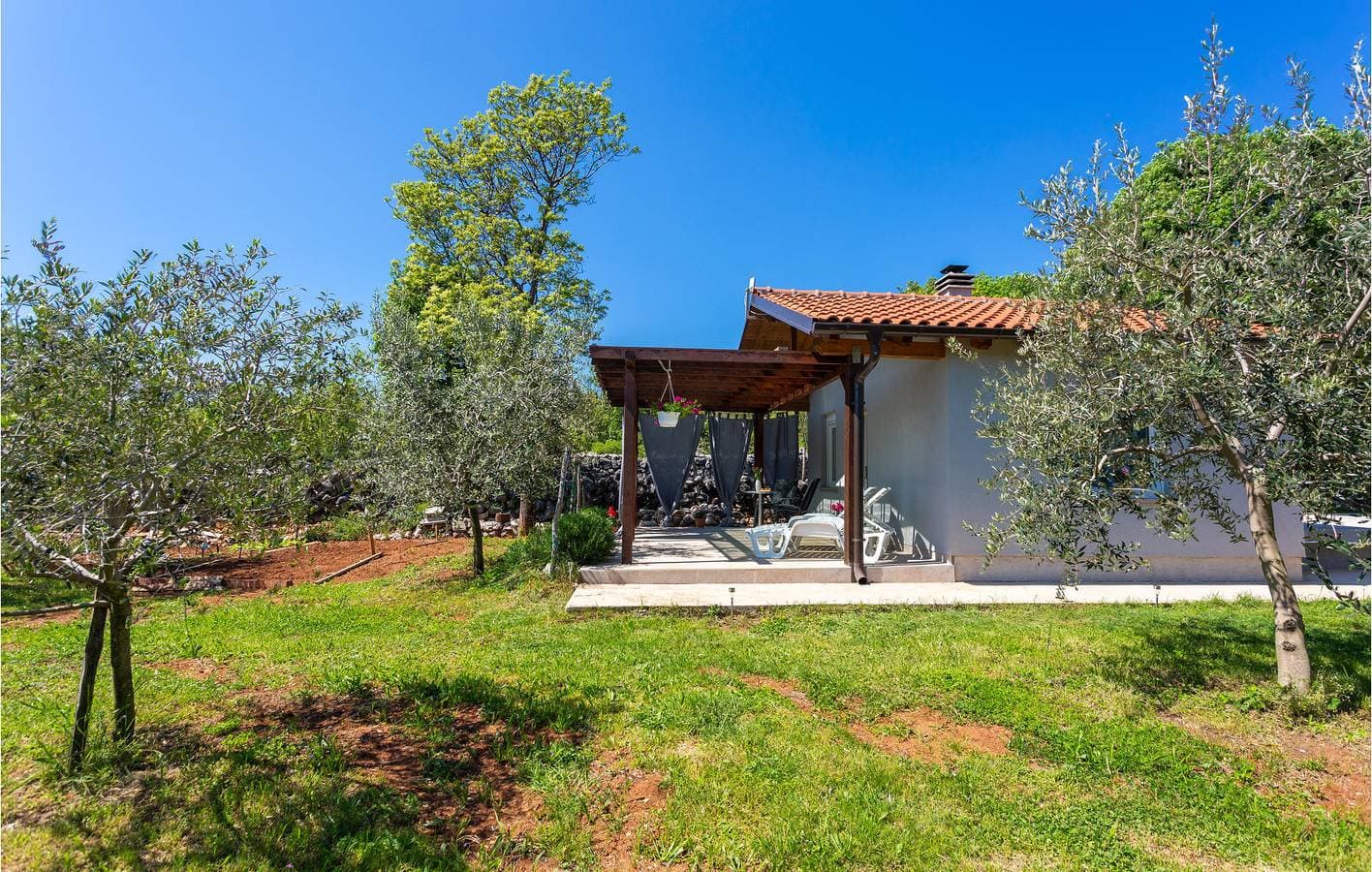 Foto 3 von 22: Gemütliche Ferienwohnung mit Terrasse und Garten, 2,5 km vom Strand entfernt