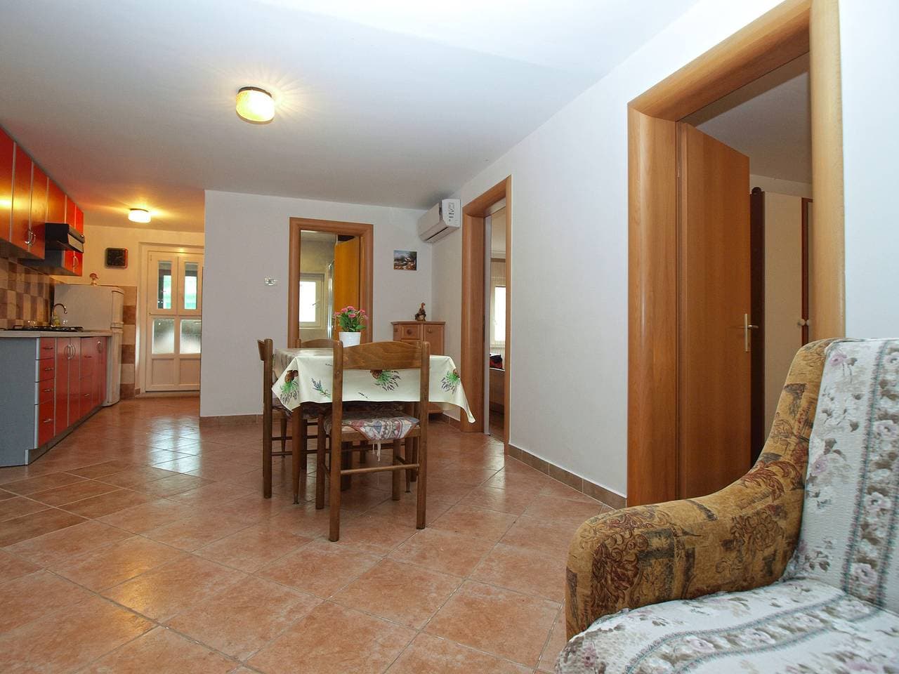 Foto 9 von 24: Ferienwohnung für 5 Personen mit Terrasse