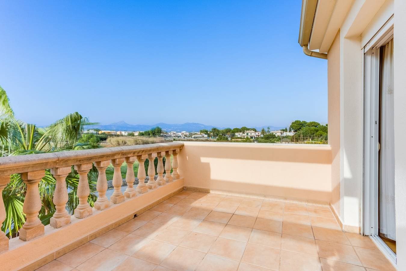 Foto 11 von 27: Villa für 8 Personen mit Balkon