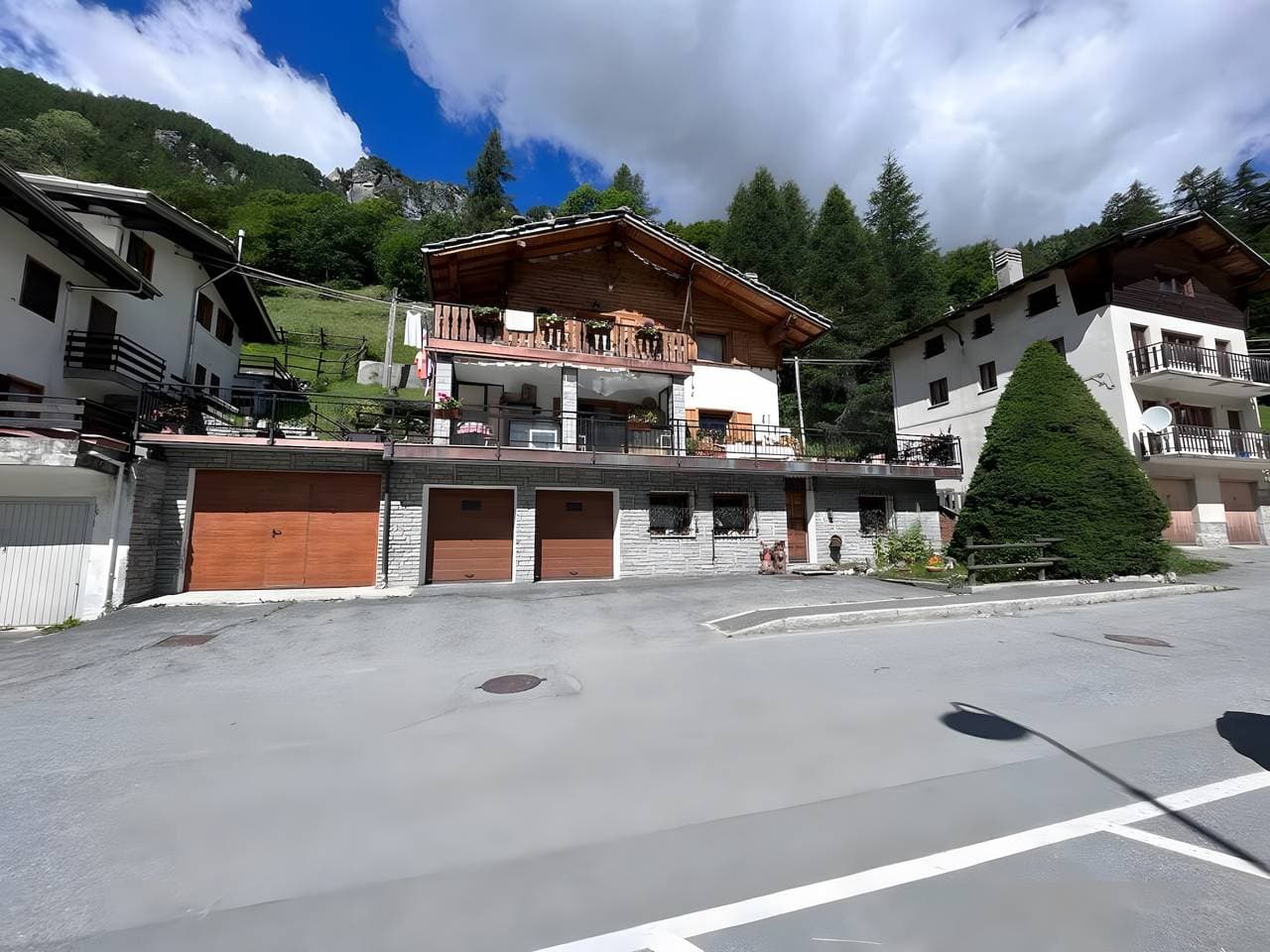 Foto 7 von 12: Ferienwohnung 'Olga - La Roisette' mit Bergblick