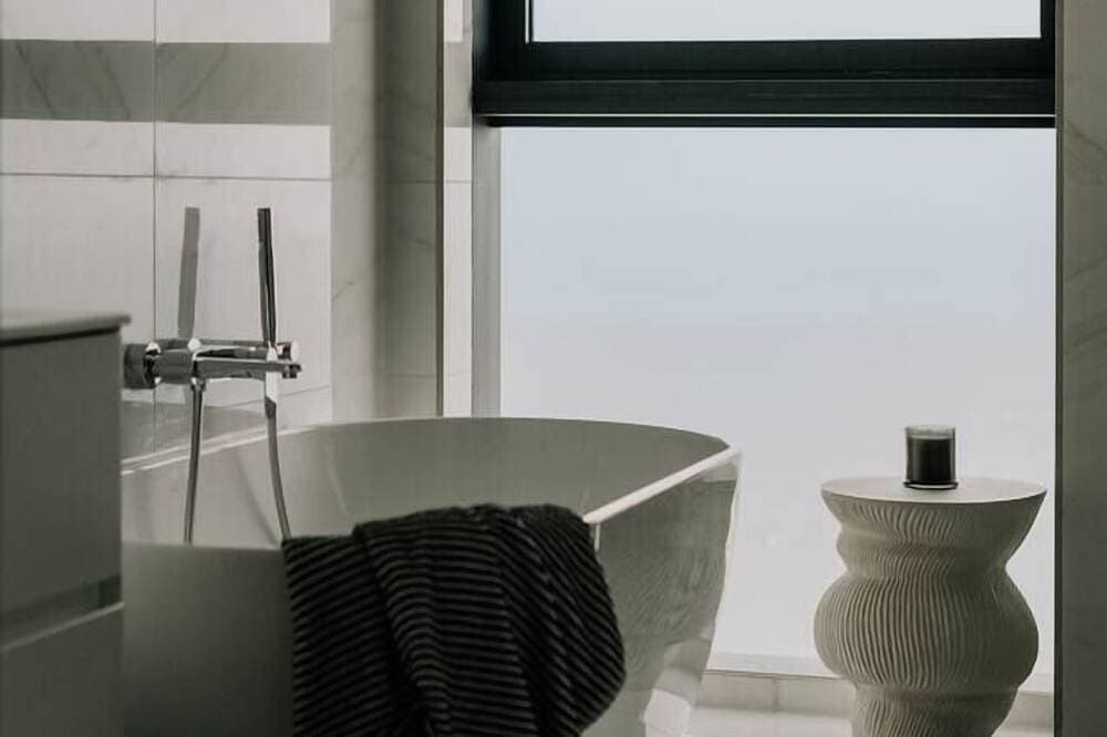 Foto 12 von 30: Official Mercury Suites | Lux 1Br w/Pool & Gym