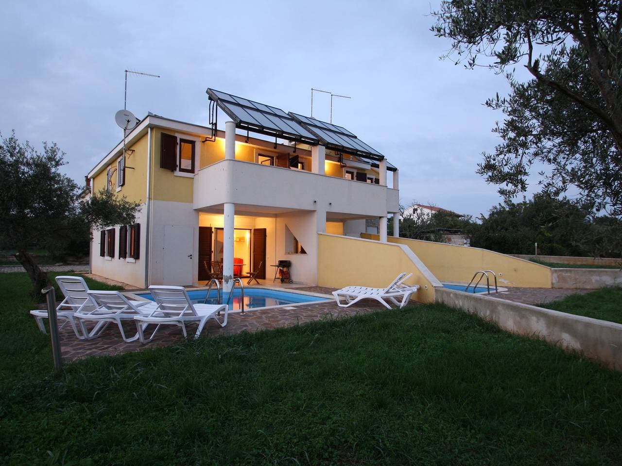 Foto 2 von 17: Ferienhaus in Novigrad mit privatem Pool