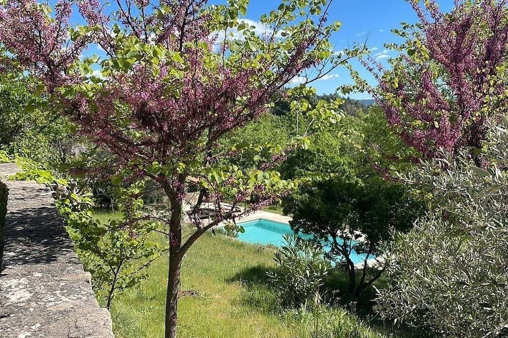 Foto 8 von 16: Le Mas Saint Joseph 19. Jahrhundert 1 km vom Dorf Roussillon gegenüber dem Luberon