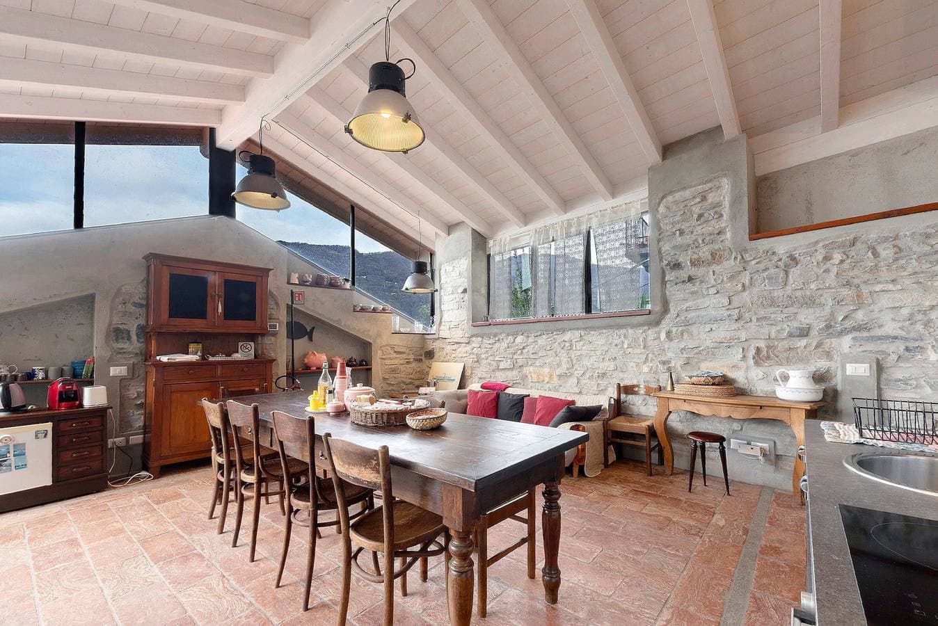 Foto 4 von 42: Ferienwohnung 'Loft e Veranda sul Lago di Como' mit Seeblick, WLAN und Klimaanlage