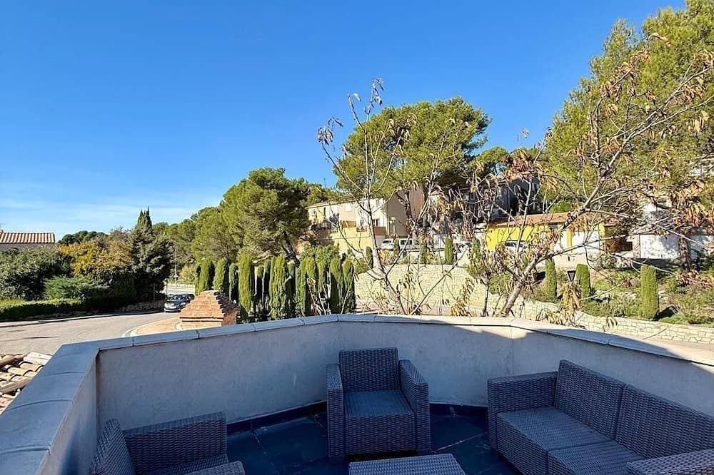 Two-Bedroom Apartment in the Heart of the Village 1