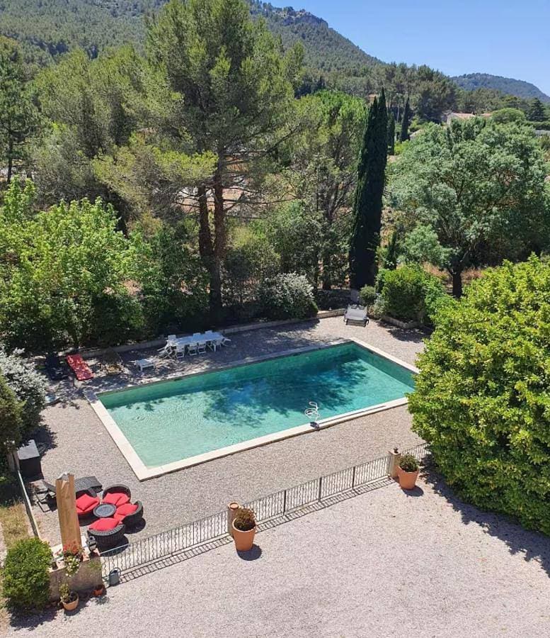 Maison 3 chambres, calme absolu, piscine, tennis, parking, calanques 1