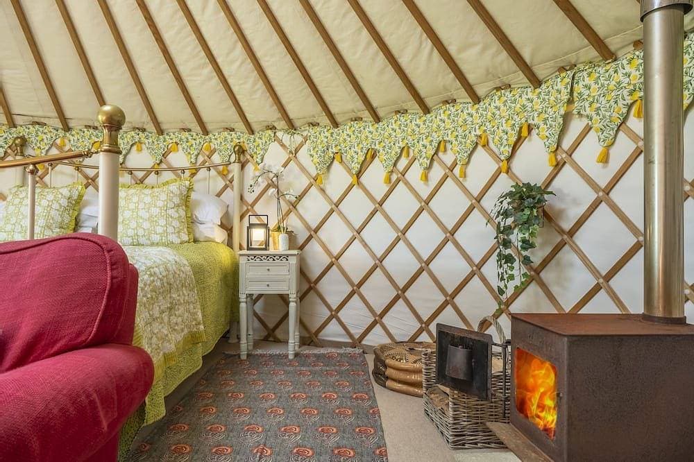 Foto 5 von 30: Luxury glamping with hot tub  - Valley View Yurt
