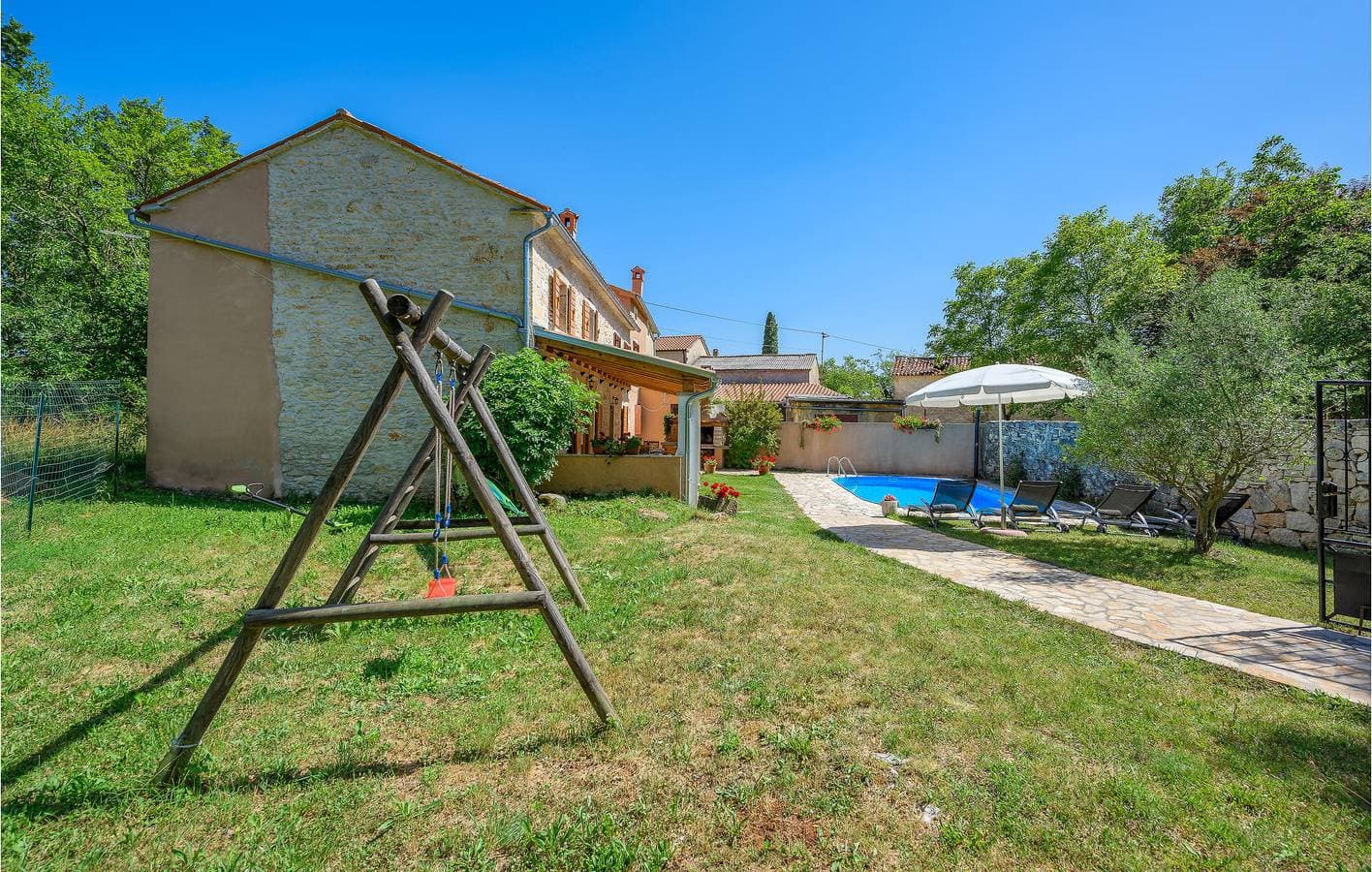 Foto 3 von 39: Gemütliche 1-Zimmer-Wohnung mit Terrasse, WLAN und Parkplatz