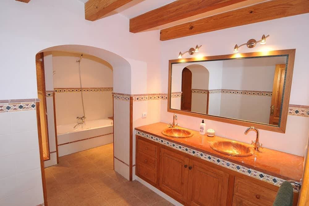 Foto 4 von 30: Bonita Casa con Piscina y Barbacoa. Playa a 3 Kms. Centro Sóller a 800 Metros