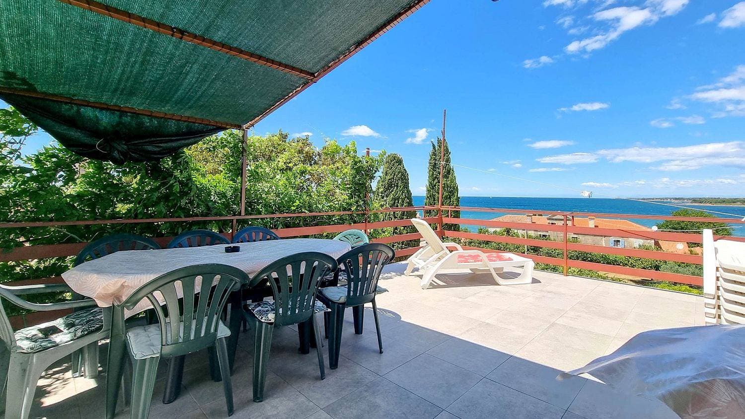 Lauschiges Apartment nur 100 Meter zum Strand mit Panoramablick, Liegebereich, Grill 1