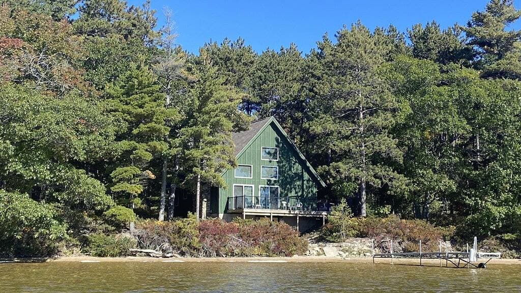 Foto 4 von 18: 🍀 The Lucky Charm on Beaver Island's Lake Geneserath!