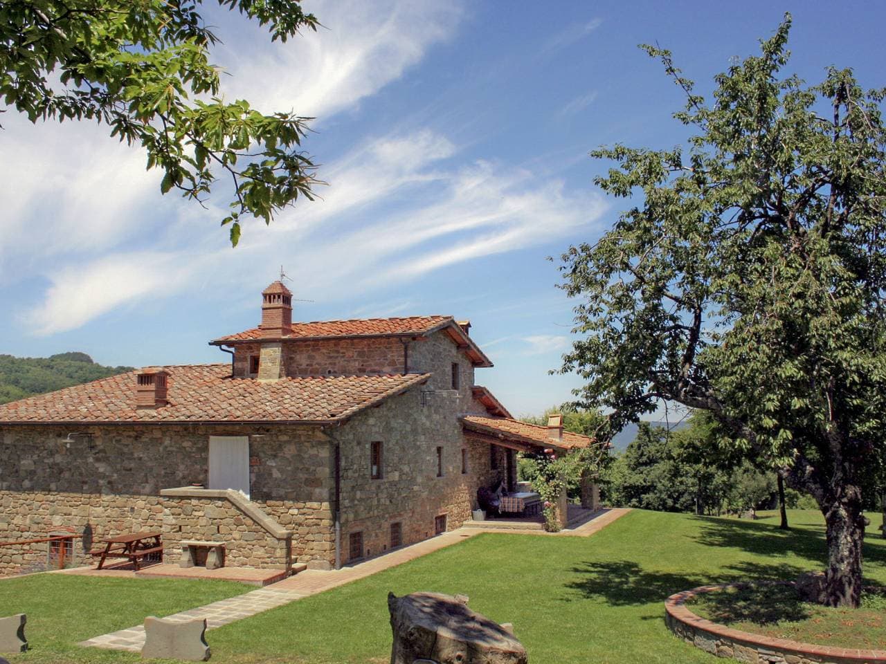 Schönes, rustikales Dreifamilienhaus Il Poggio 1