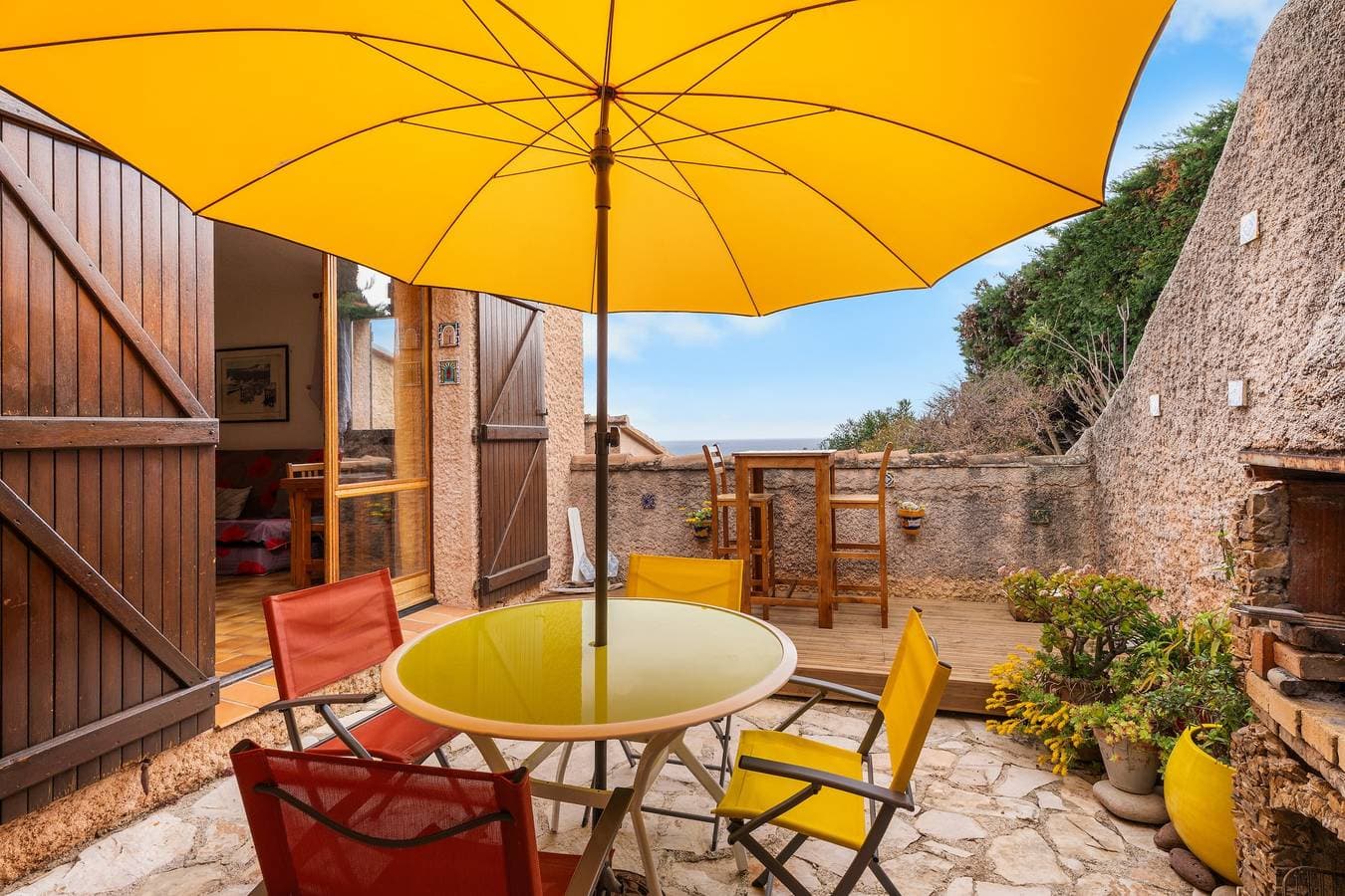 Foto 2 von 23: Bastidon mit Terrasse und Zugang zum Meer in Carqueiranne