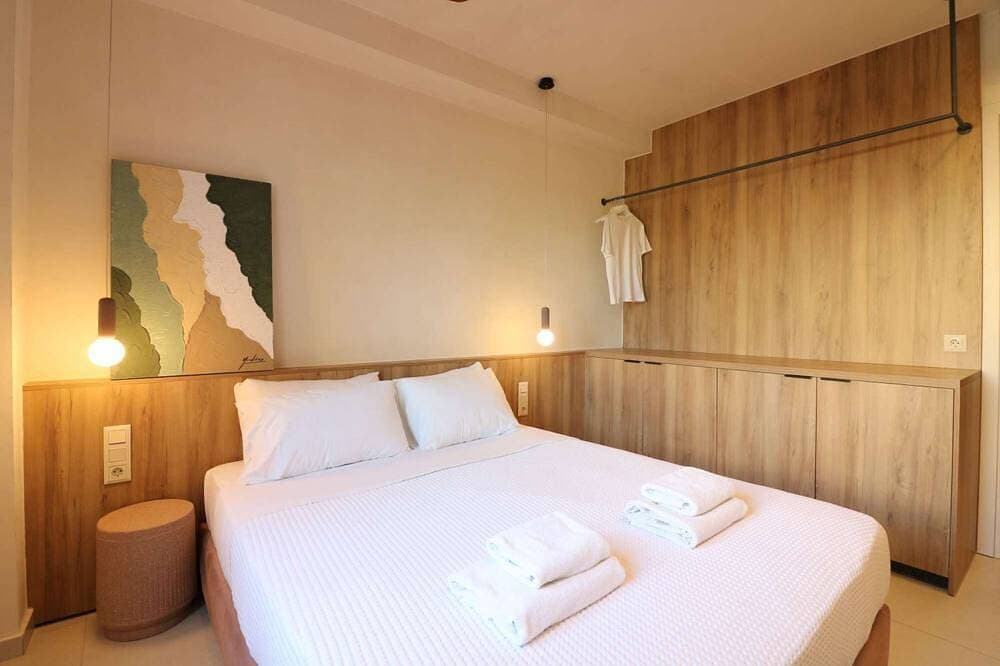 Elegant and Spacious Deluxe Apartment 1