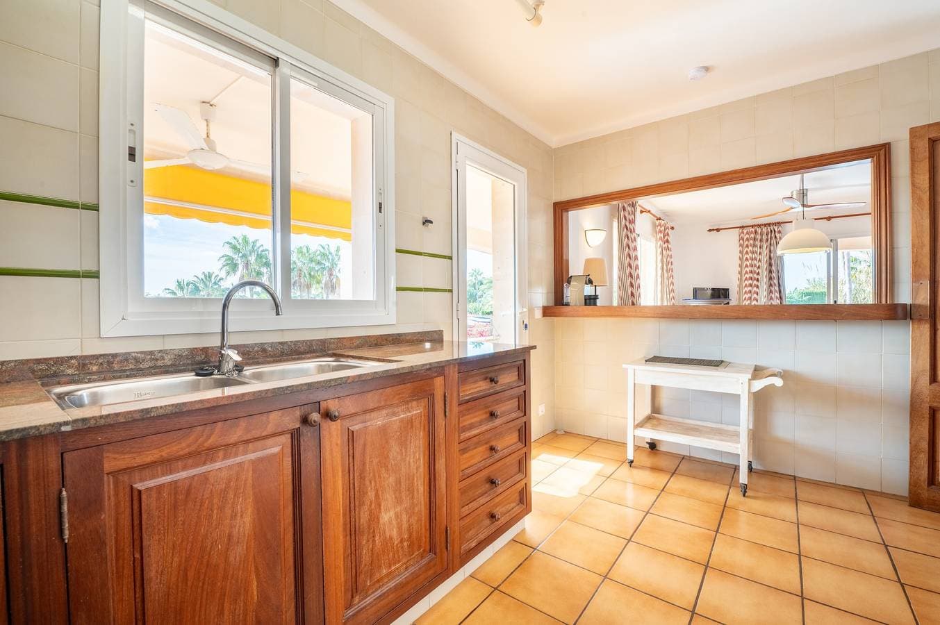 Foto 10 von 25: Ferienwohnung 'Residencial Planta Baja Vista Mar' mit Meerblick, Gemeinschaftspool und WLAN