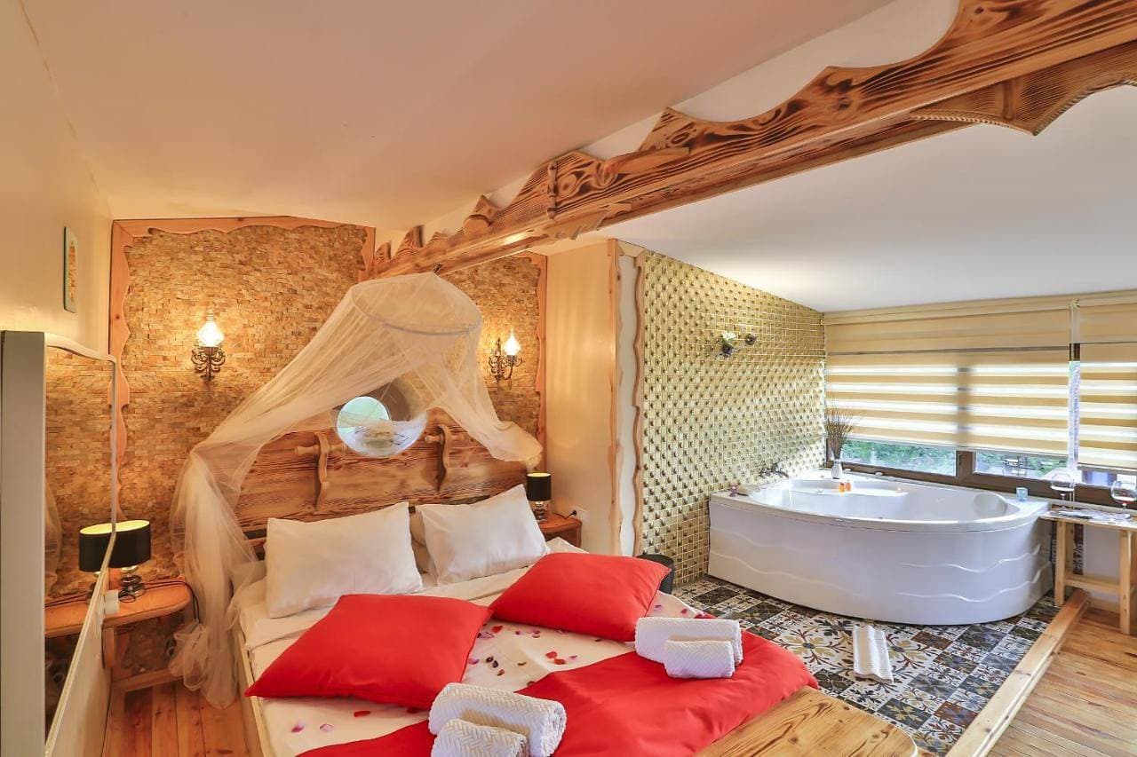 Foto 6 von 16: Deluxe Suite with Spa Bath and Fireplace Heater