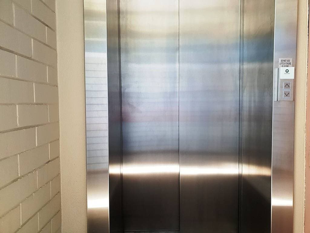 Foto 12 von 12: First floor good value budget accommodation for up to 4 people.