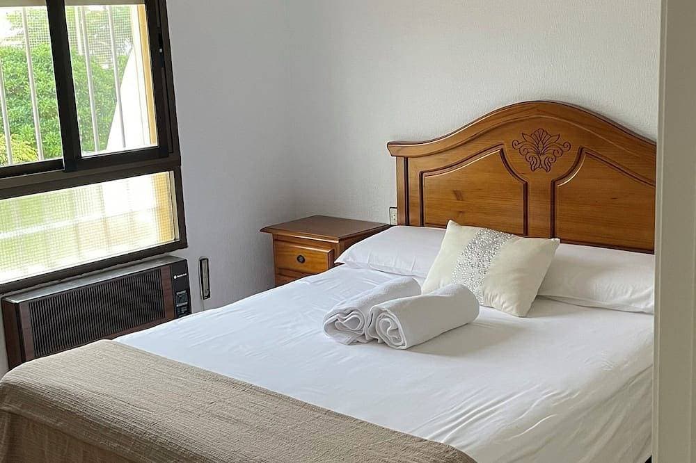 Foto 4 von 20: Charming 3-bedroom townhome with AC, WiFi in lovely Retamar