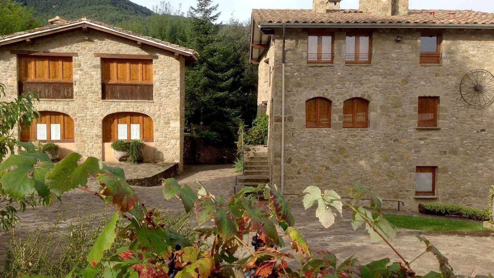 Foto 13 von 39: Ferienwohnung 'Mas El Carrer - Groc' mit Bergblick, Gemeinschaftspool und Wi-Fi