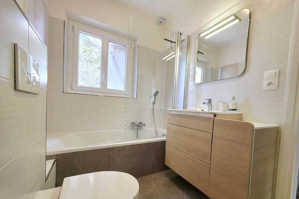 Foto 10 von 30: Magnificent Villa 14 p, swimming pool, garden, parking