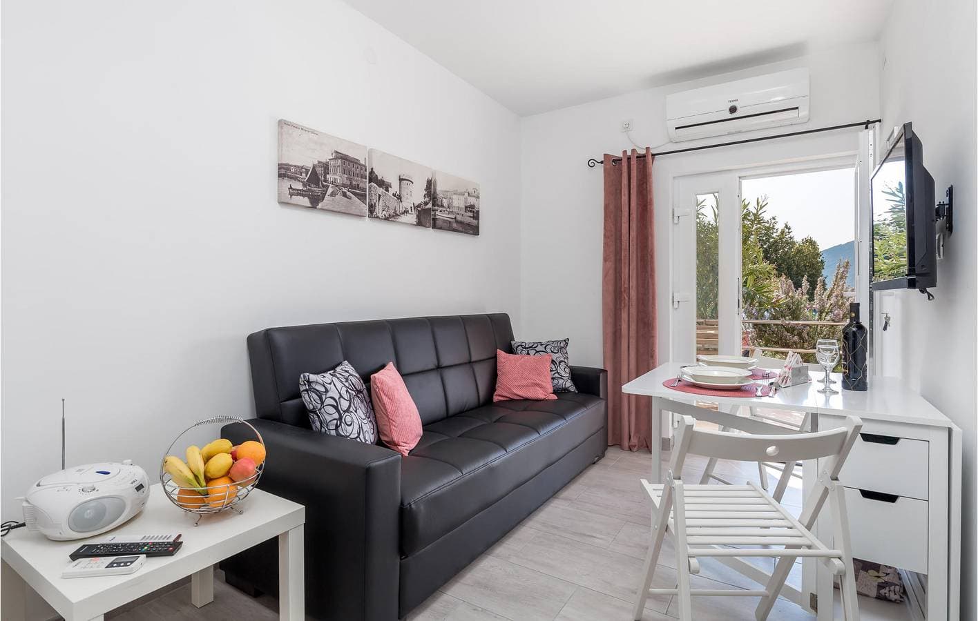Foto 4 von 22: Modernes Apartment mit Terrasse, 200 m von der Küste und 100 m vom Bistro Melin entfernt