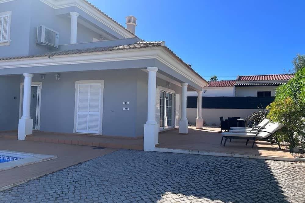 Foto 11 von 21: Luxuriöse Villa mit eigenem Pool