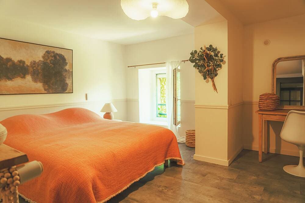 Foto 5 von 30: Charming House in Laon• Indoor pool