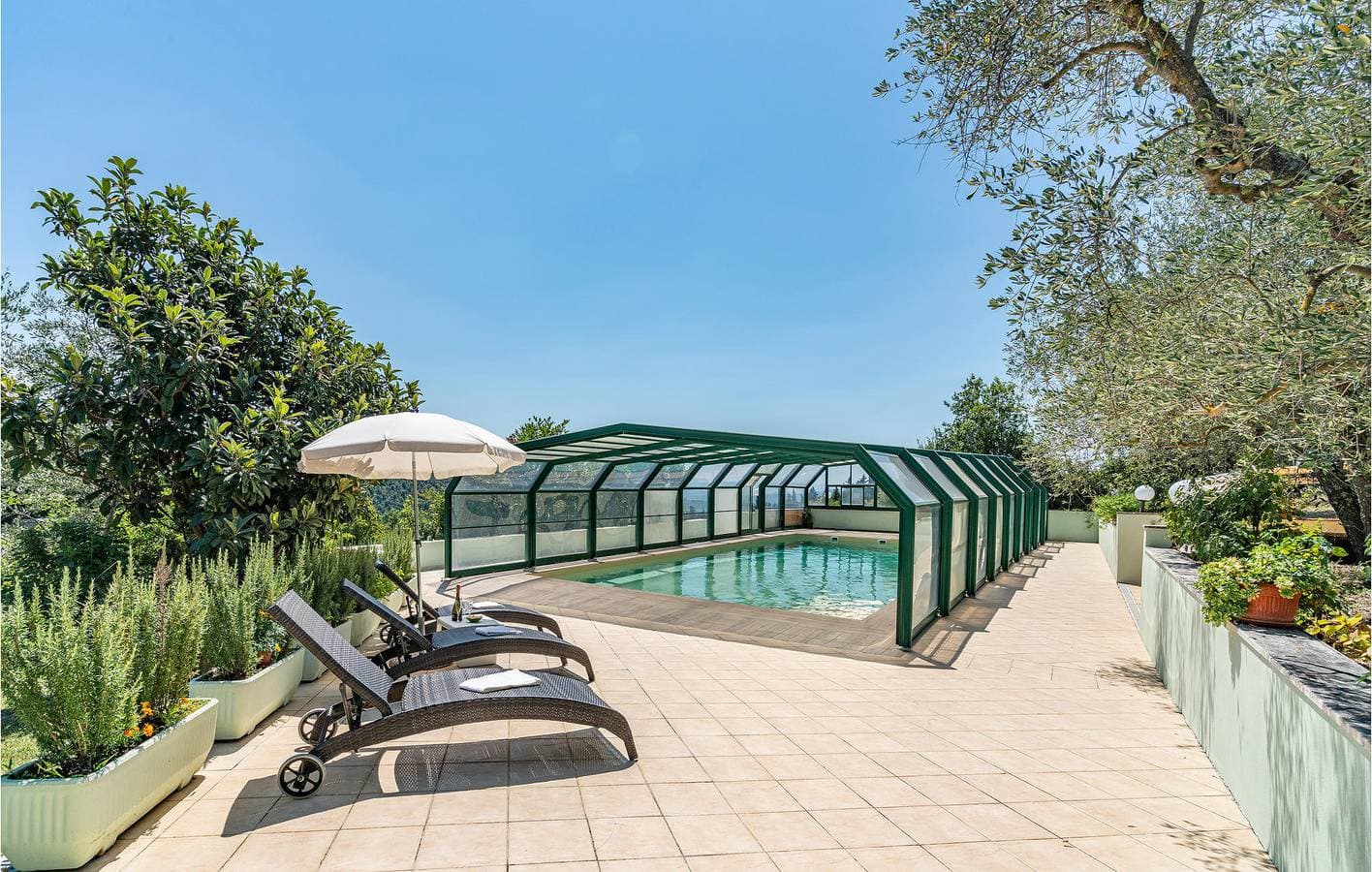 Foto 11 von 28: Rückzugsort am Fluss mit Pool und Garten