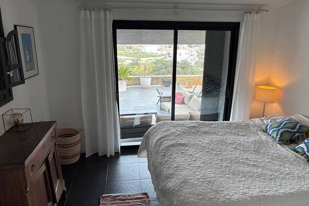 Foto 2 von 21: Ein charmantes Einfamilienhaus mit privatem Pool in Cadaques mit Meerblick.
