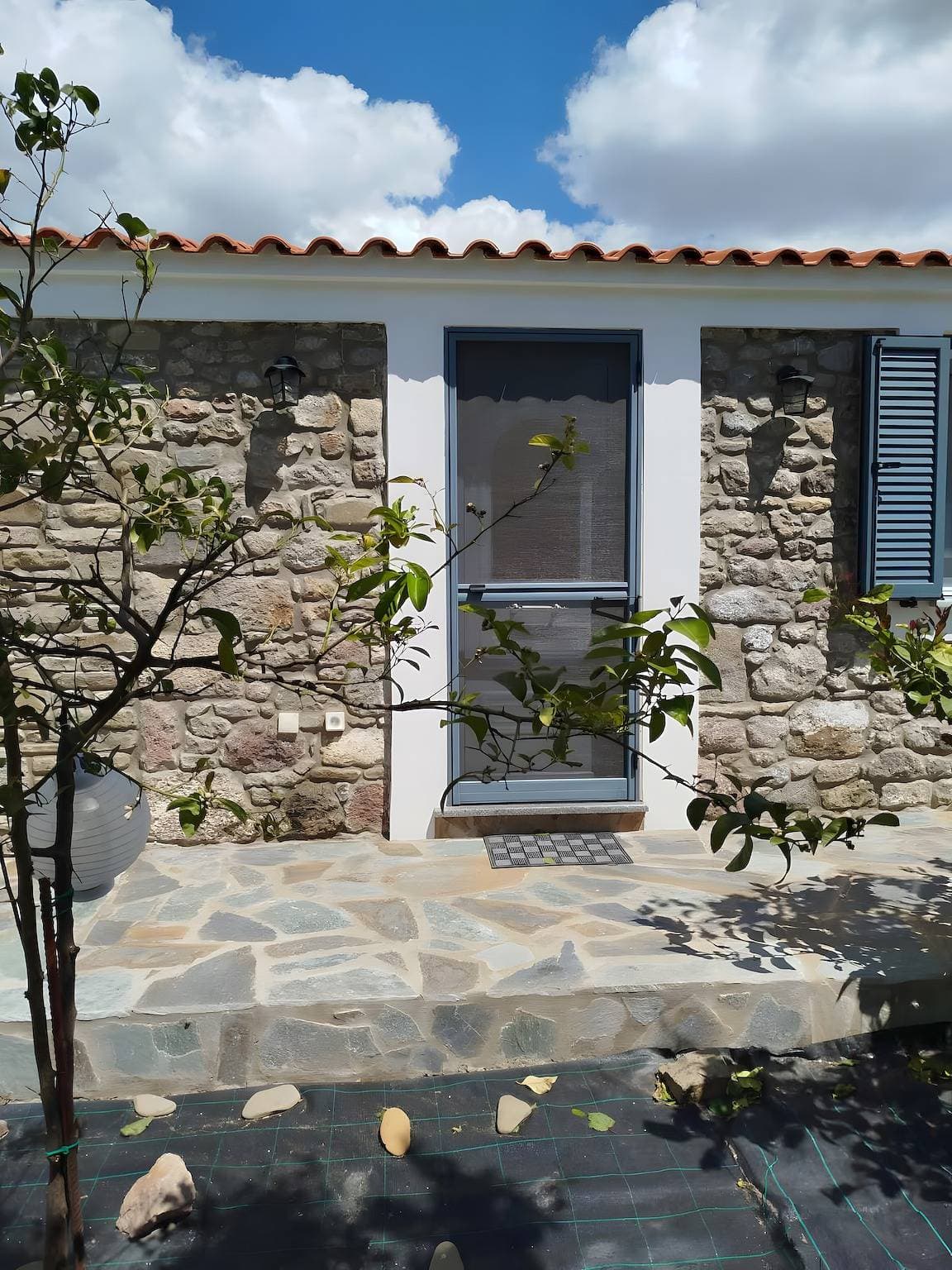 Foto 8 von 34: Ferienhaus 'Lilly Of Lemnos' mit Gemeinschaftsterrasse, privatem Garten & Klimaanlage