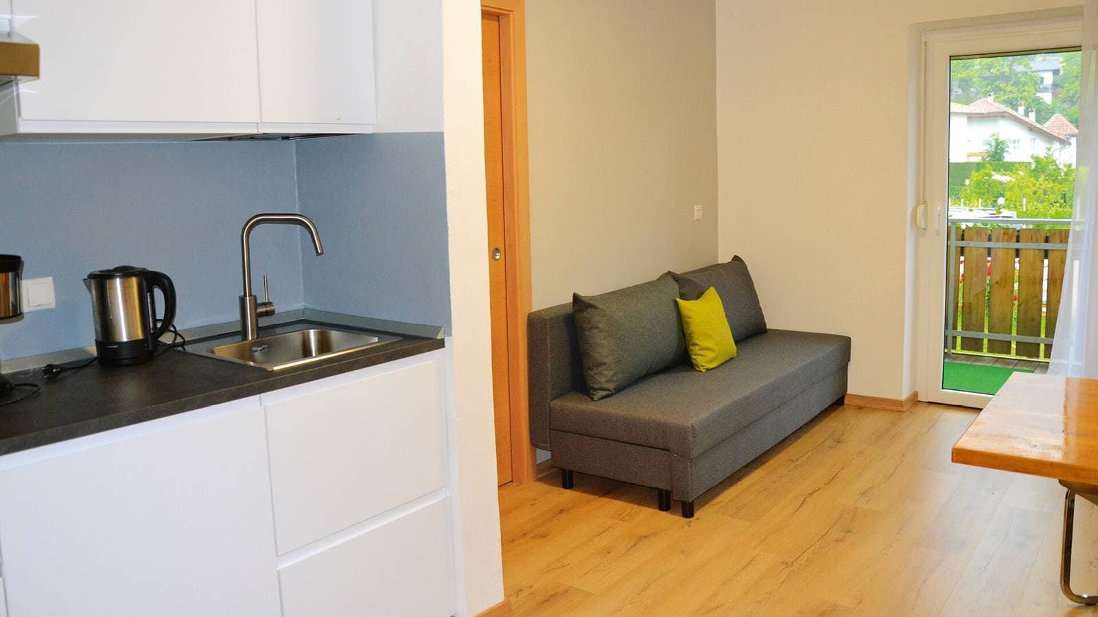 Foto 8 von 28: Ferienwohnung 'Residenz Sonnegg 4' mit Bergblick, Gemeinschaftspool und WLAN