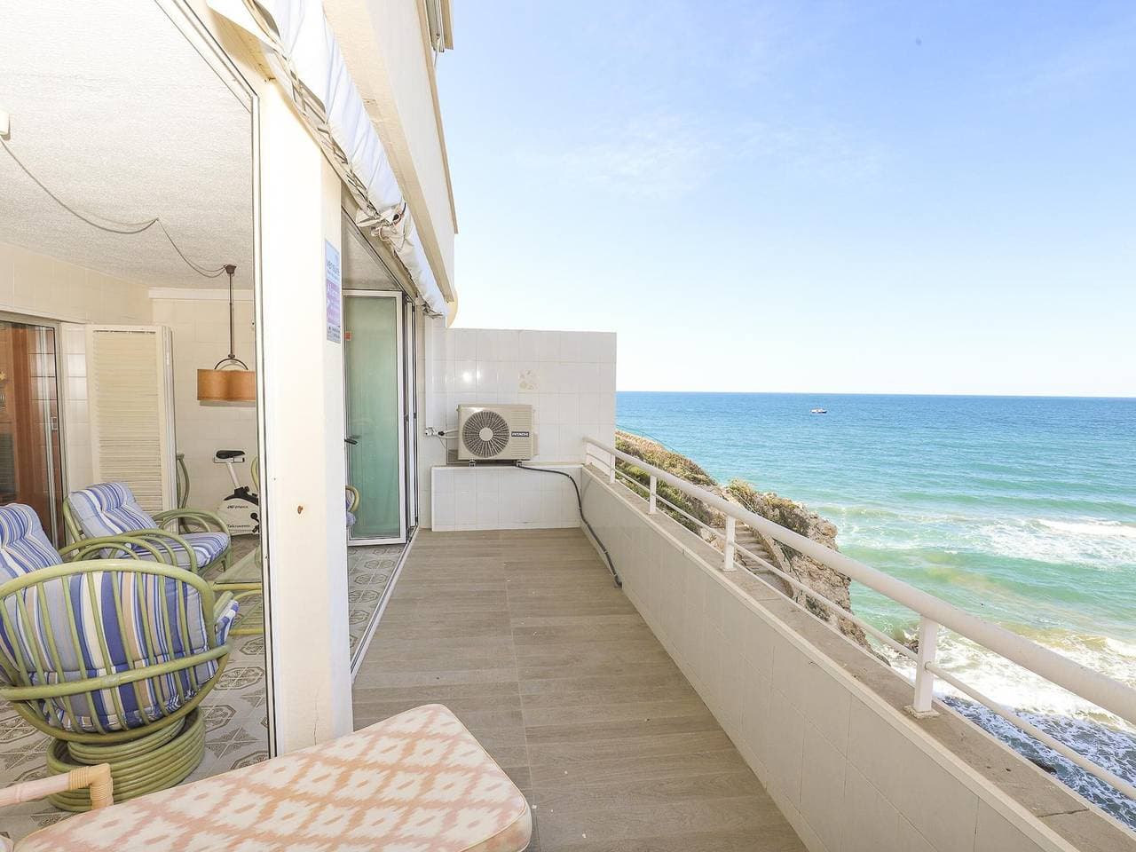 Salou: Évasion de Rêve Face à la Mer avec Terrasse, Piscine et Parking Privé 1