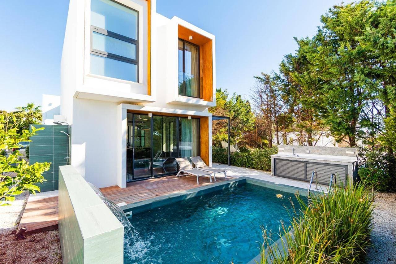 Villa Laurus 4 by Ezoria Villas 1