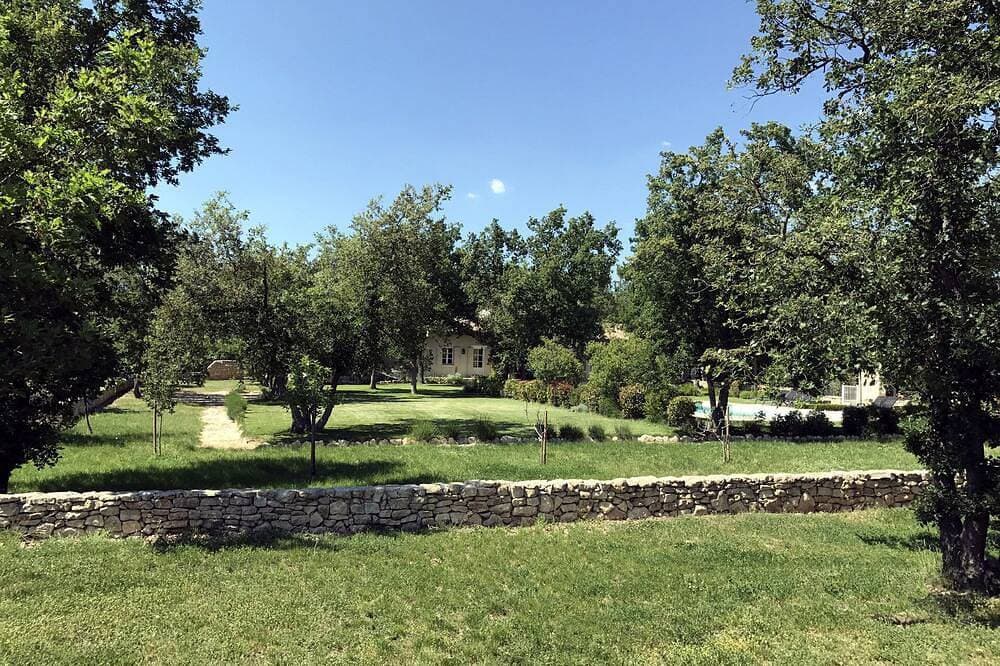Foto 13 von 30: Schönes provenzalisches Haus im Luberon - beheiztes Schwimmbad & große Gärten.