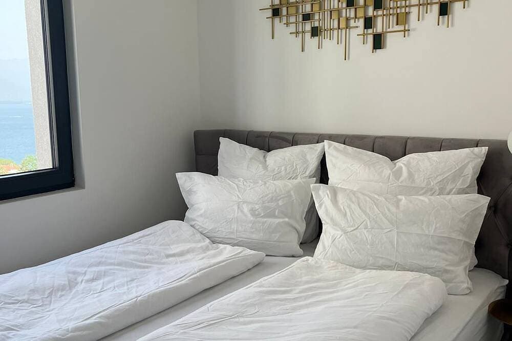 Foto 2 von 30: Luxuriöses Apartment mit Meerblick in der Bucht von Kotor