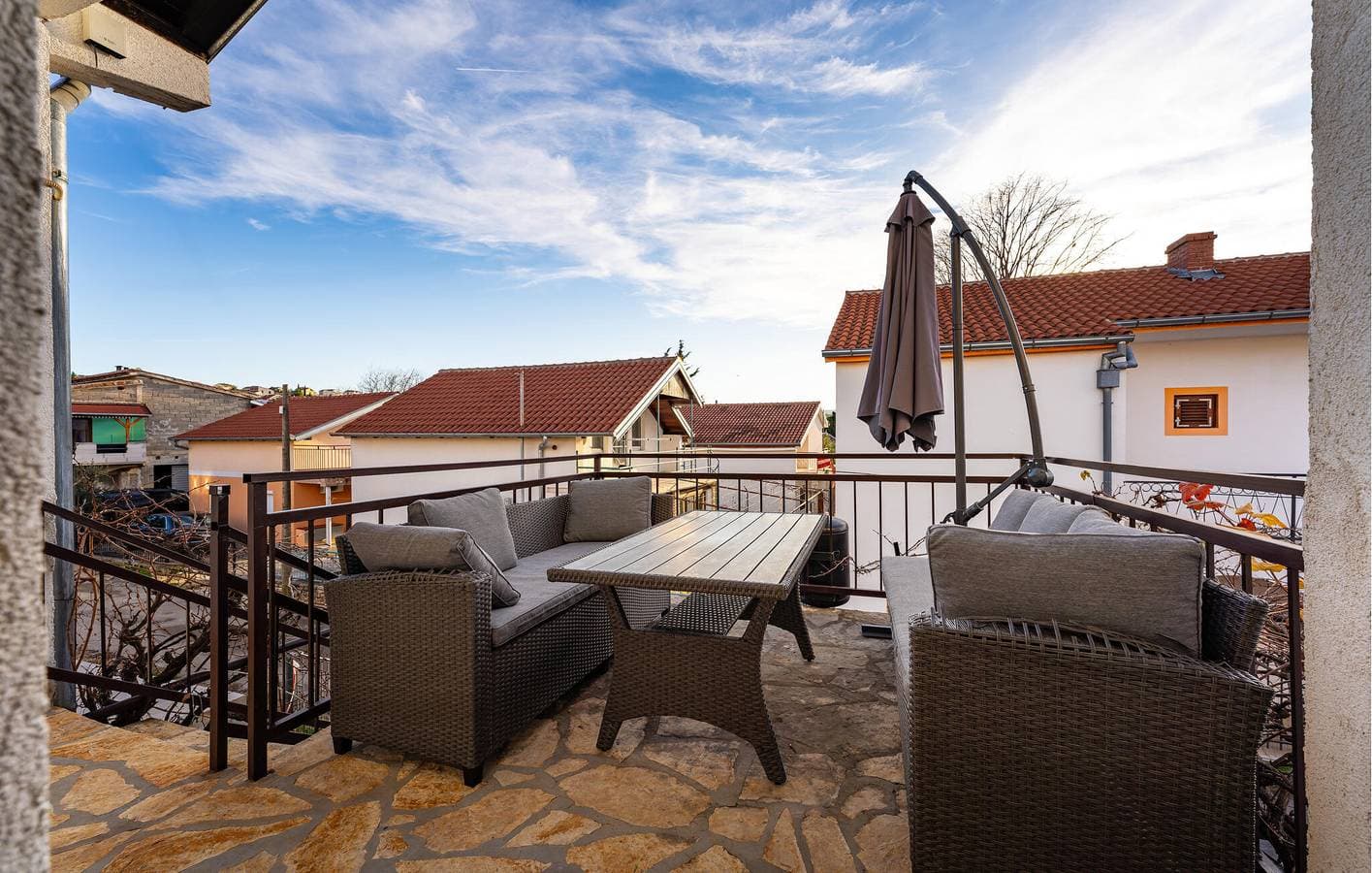 Foto 3 von 27: Gemütliche Ferienwohnung mit Terrasse in der Nähe der Küste und des Stadtzentrums in Donji Karin