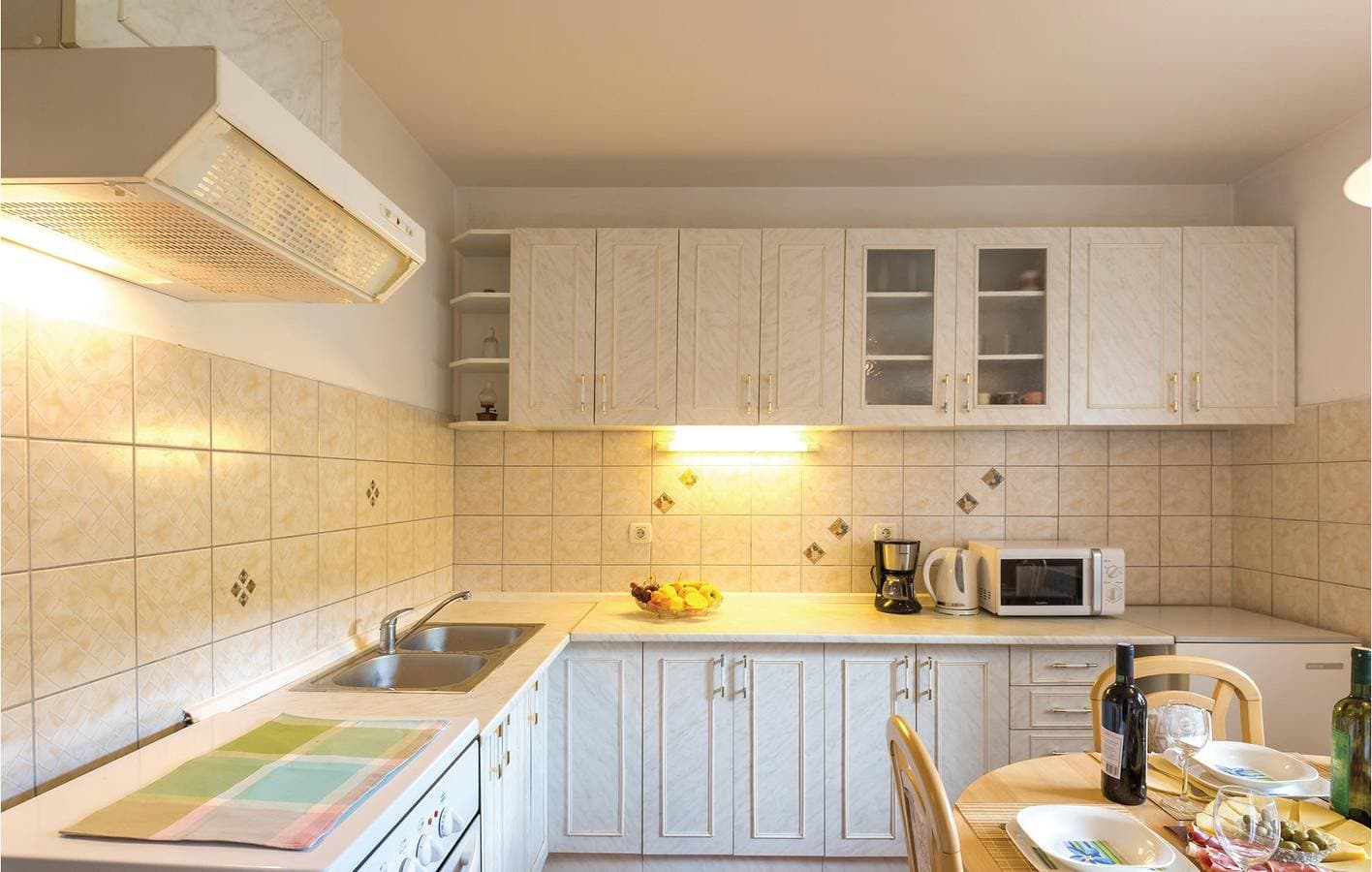 Foto 9 von 20: Charmante 120 m² große Wohnung mit Pool, Terrasse und WLAN