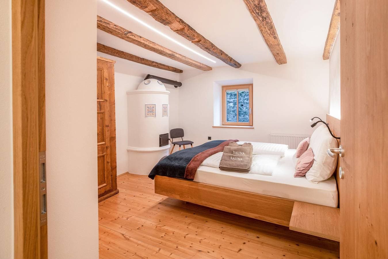Foto 10 von 37: Brantenhof Design-Ferienwohnung "Pomum“ mit Gemeinschaftsgarten mit Sauna, Balkon und WLAN